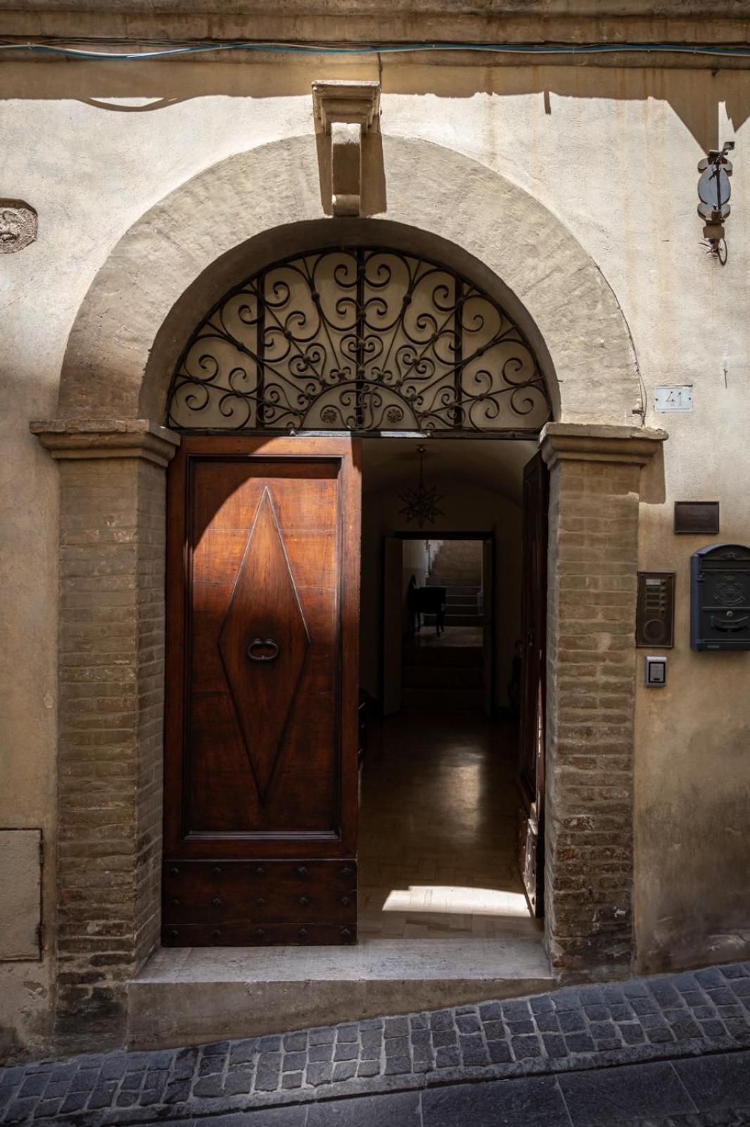 App. Con Terrazza Panoramica In Centro-Montefalco Zewnętrze zdjęcie