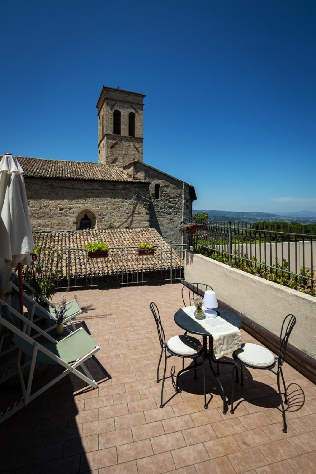 App. Con Terrazza Panoramica In Centro-Montefalco Zewnętrze zdjęcie